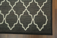 Load image into Gallery viewer, Black &amp; White Traditional 4&#39; x 6&#39;ft Carpet - GS Productions
