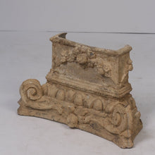 Load image into Gallery viewer, Classic Limestone Plinth 1.5&#39;x1.5&#39;ft - GS Productions

