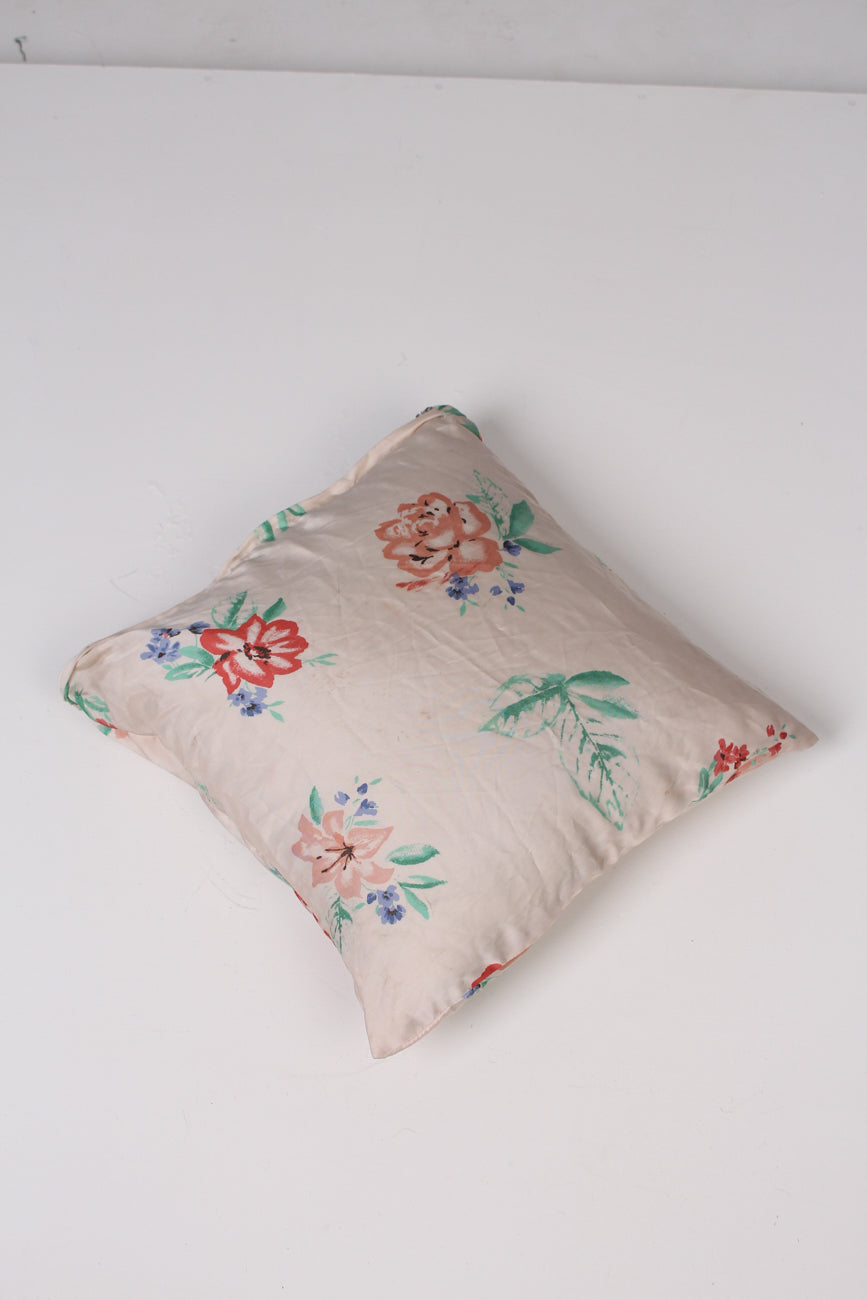 White & Red Cushion 1.5' x 1.5'ft - GS Productions