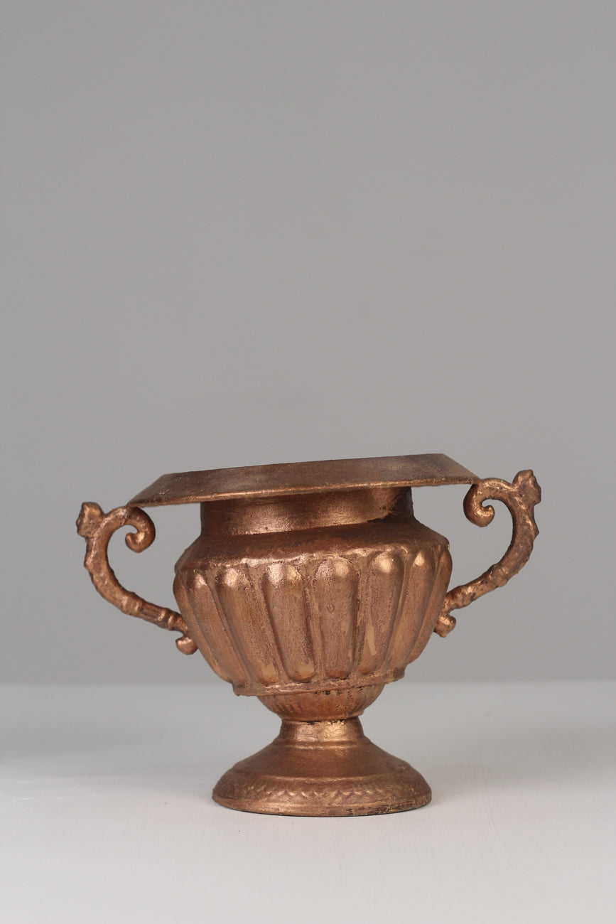 Golden urn / planter / decoration piece 06