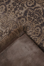 Load image into Gallery viewer, Off-white Traditional 4&#39; x 7.5&#39;ft Carpet - GS Productions
