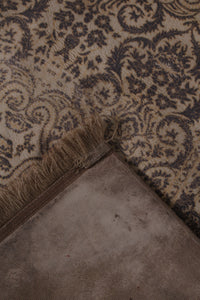Off-white Traditional 4' x 7.5'ft Carpet - GS Productions