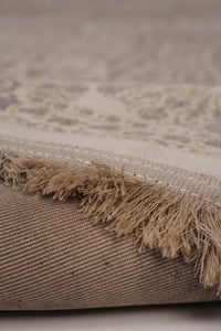 Off-white Traditional 4' x 7.5'ft Carpet - GS Productions