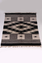 Load image into Gallery viewer, White &amp; Black Traditional 4&#39; x 6&#39;ft Carpet - GS Productions

