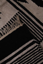 Load image into Gallery viewer, White &amp; Black Traditional 4&#39; x 6&#39;ft Carpet - GS Productions
