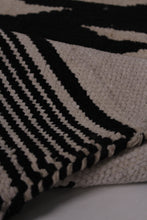 Load image into Gallery viewer, White &amp; Black Traditional 4&#39; x 6&#39;ft Carpet - GS Productions
