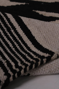 White & Black Traditional 4' x 6'ft Carpet - GS Productions