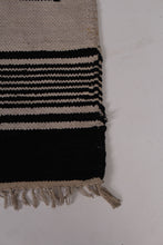 Load image into Gallery viewer, White &amp; Black Traditional 4&#39; x 6&#39;ft Carpet - GS Productions
