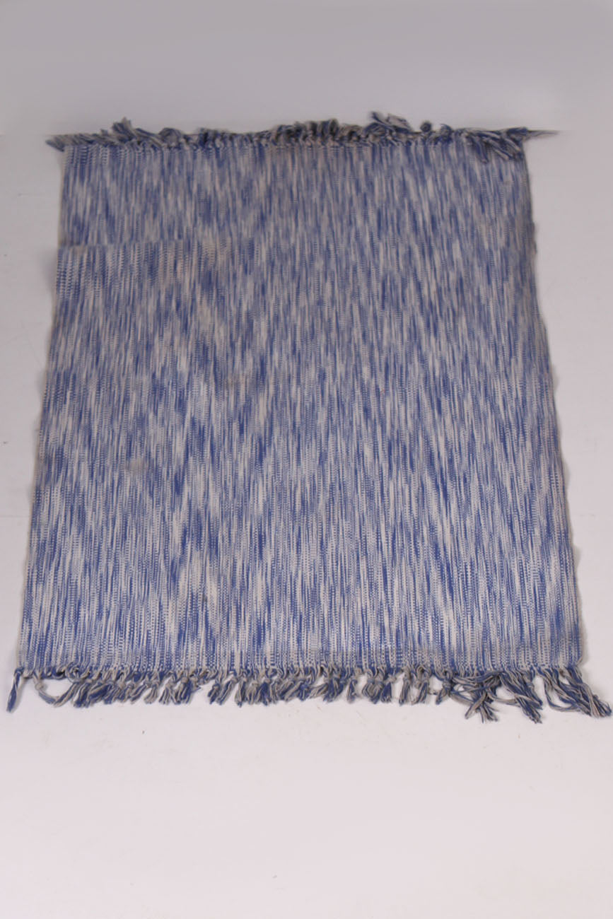 Blue & White Traditional 2.5' x 5'ft Carpet - GS Productions