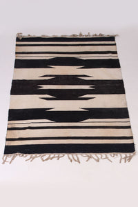 Black & off-white Traditional 4' x 6'ft Carpet - GS Productions
