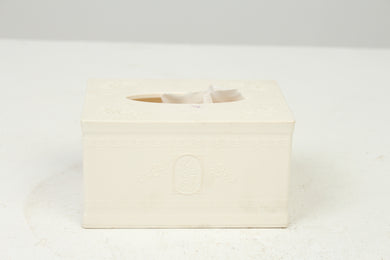 Off-white Victorian Plastic Tissue Box 4.5