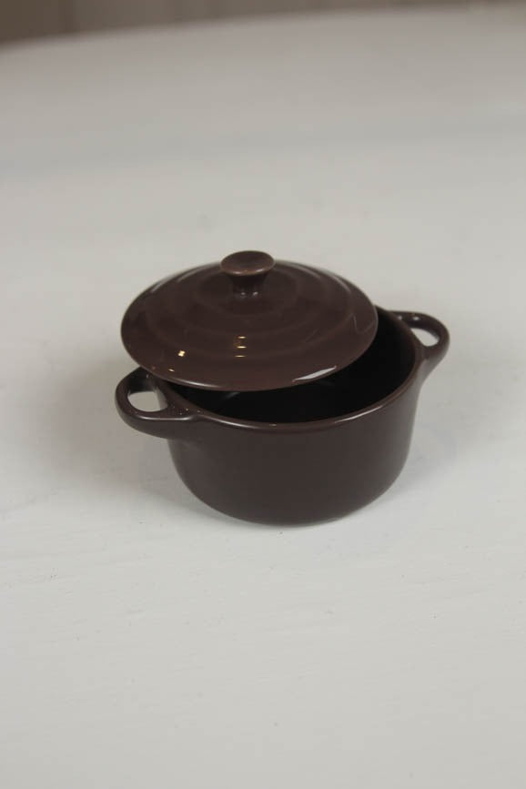 brown porcelain ramekin with lid/sauce pot. - GS Productions