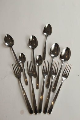 set of 5 silver forks, 4 tablespoons, 3 dessert spoons. - GS Productions