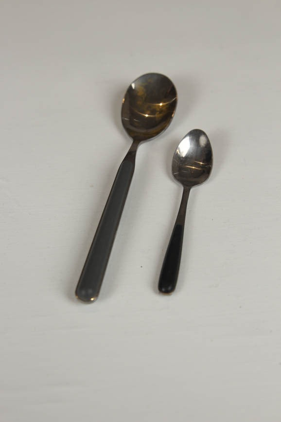 set of 2 silver spoons. - GS Productions