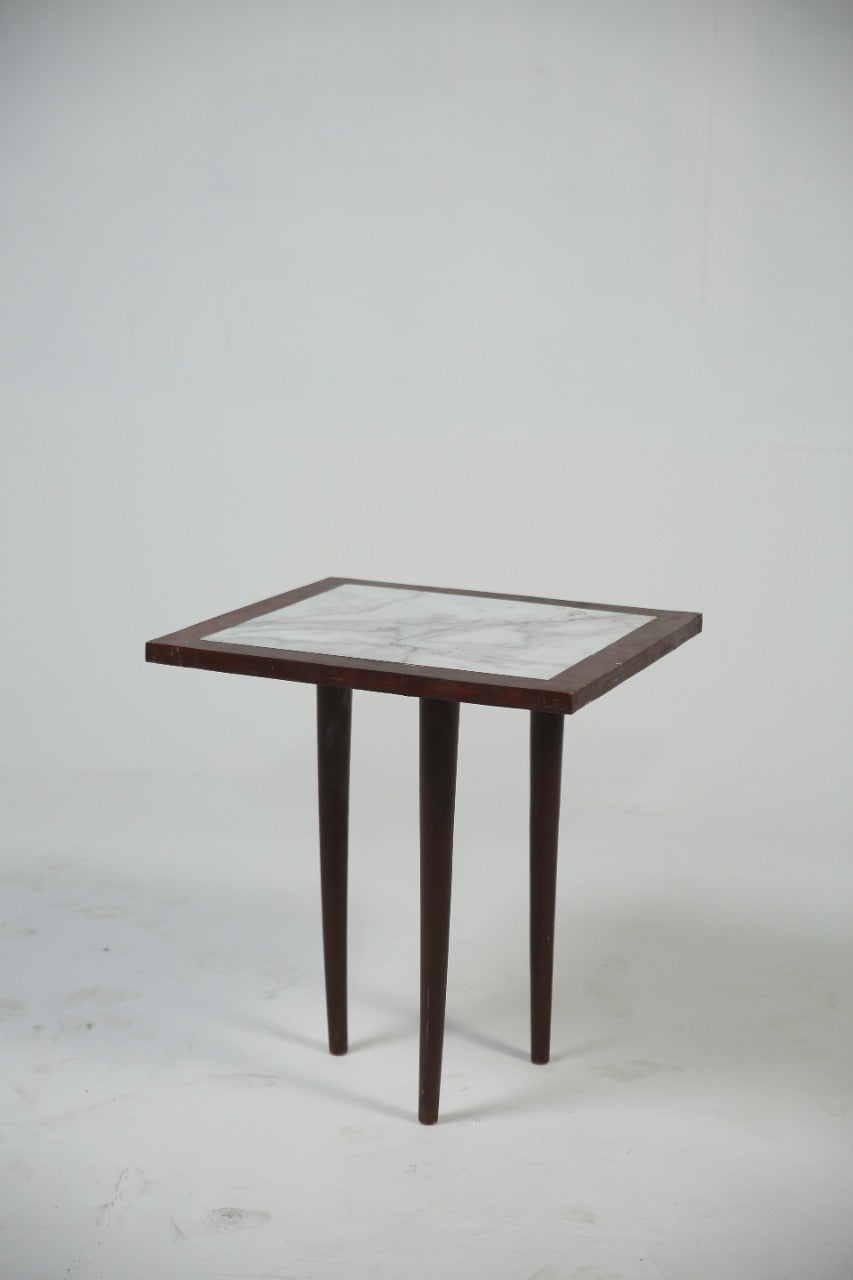 Dark wooden center/side table with centred marble top. - GS Productions