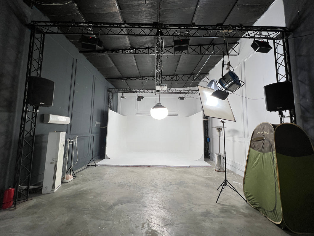 INFINITY STUDIO WITH SOLID COLOR 25 ft x 45 ft - GS Productions